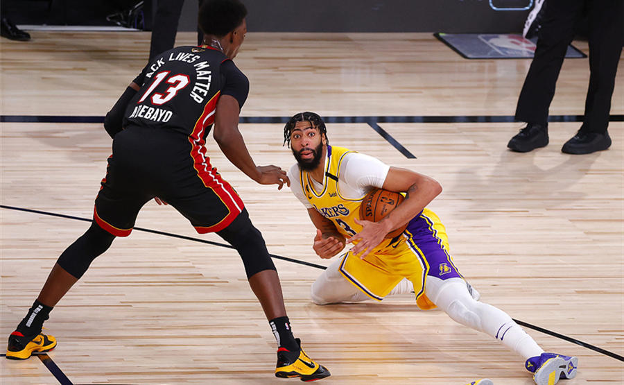 SHR横扫CLG,Uzi线上压制力十足焦点之战全球总决赛,让粉丝疯狂欢呼 SHR横扫CLG,Uzi线上压制力十足焦点之战全球总决赛,让粉丝疯狂欢呼