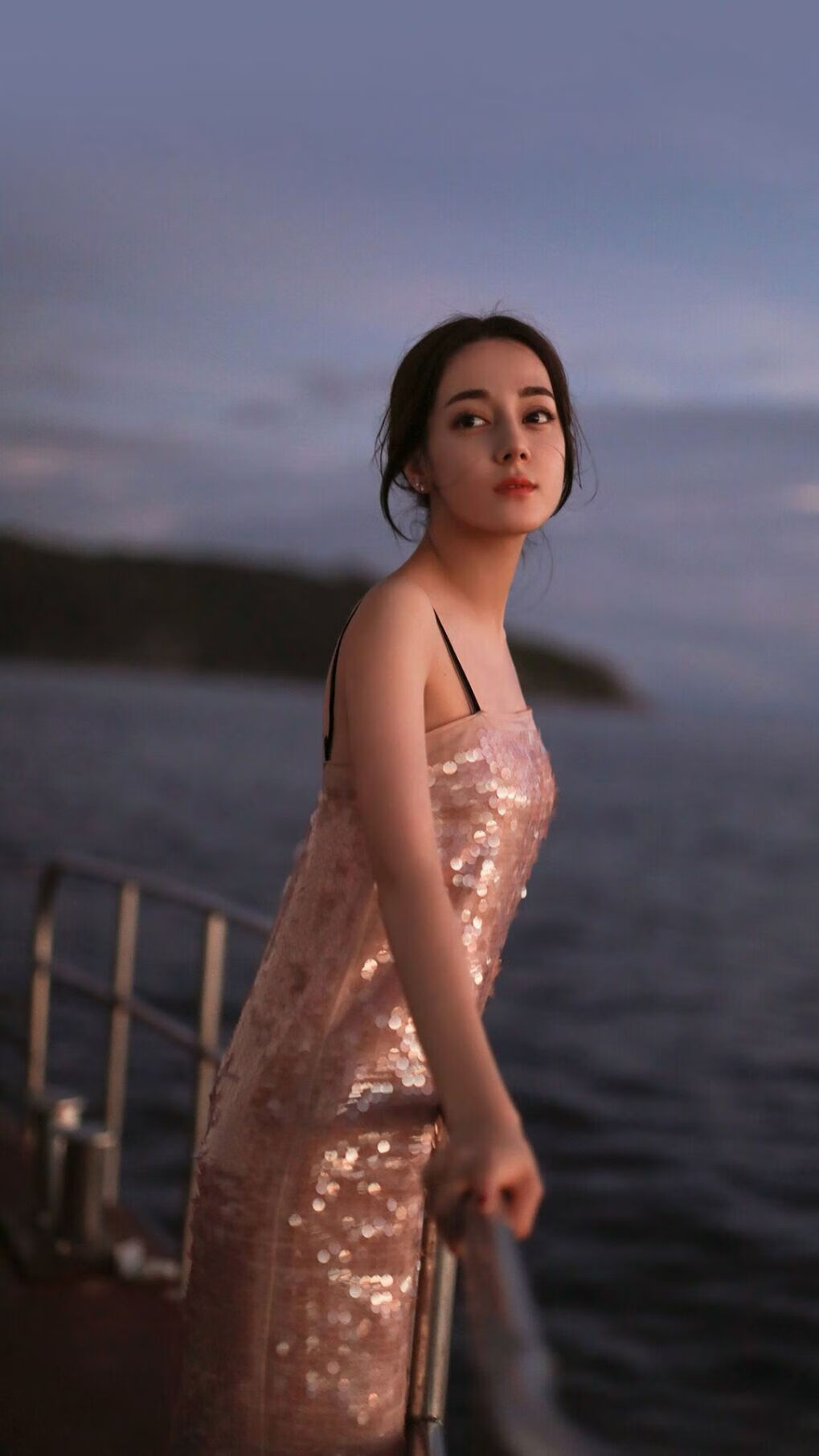 开云体育-黑马逆袭！热火客场掀翻雄鹿，新星切特赛后评分9.8引爆热议，未来已来？