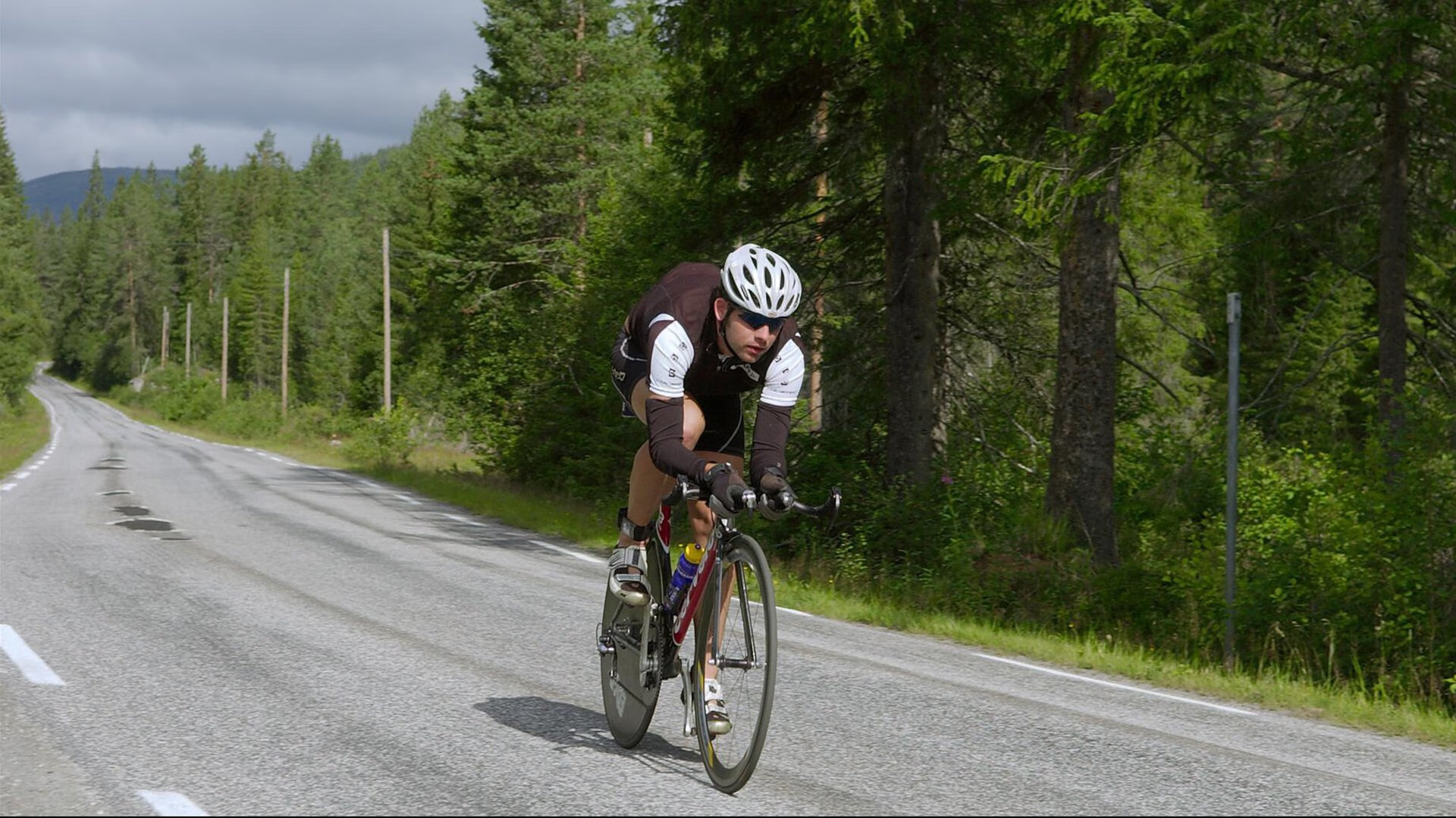 开云体育在线-2026世界杯之夜，当足球穿过加缪的虚无，若日尼奥将点球踢成了诗